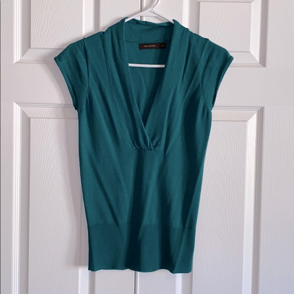 Size M Limited top with cropped sleeve - Green!